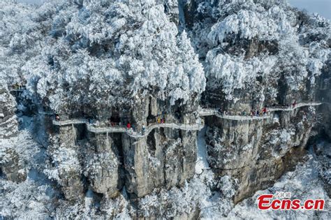  Longtou Mountainı: Muhteşem Görüntüler ve Tarihi Gizemlerle Dolu!