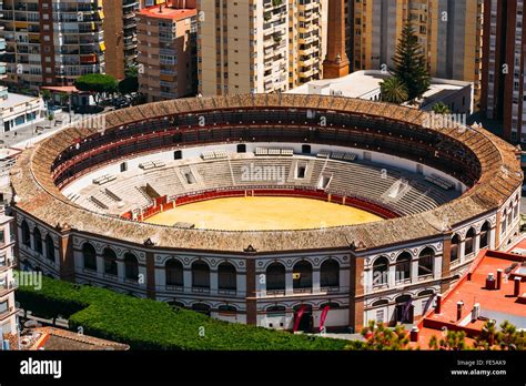 Plaza de Toros de La Malagueta: İspanya'nın Güneşli Şehrinde Bir Boğa Güreşi Tarihi Yolculuğu!