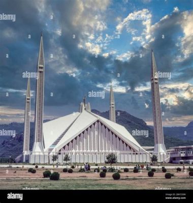  Shah Faisal Mosque: Bir Mimari Şaheser ve Ruhsal Dinlenme Yeri!